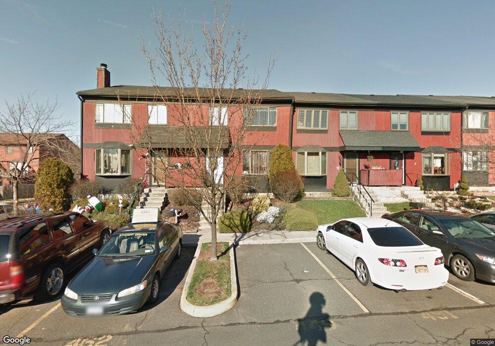 61 Locust Ct, Staten Island, NY 10309 - photo 1