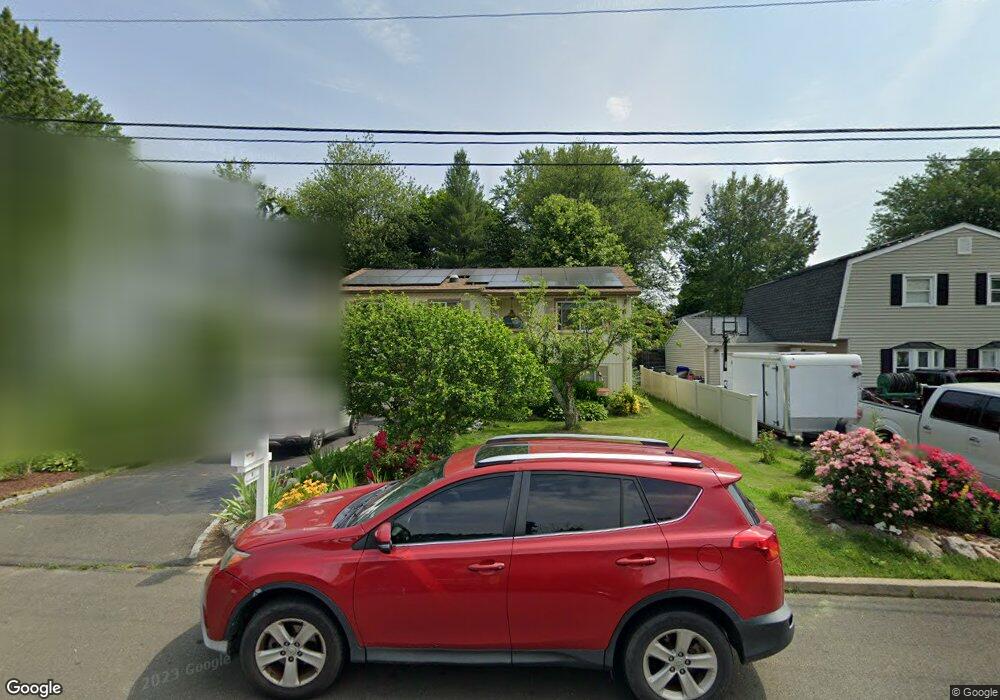 8 Three Seasons Ct, Norwalk, CT 06851 - photo 1