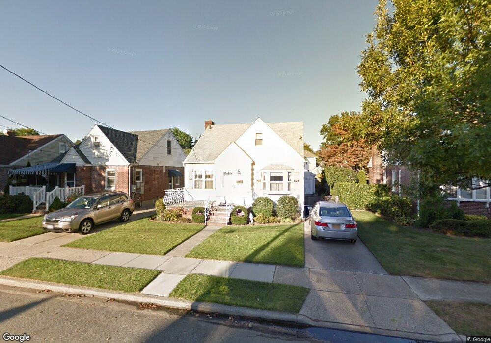 44 Lincoln Ave, New Hyde Park, NY 11040 - photo 1