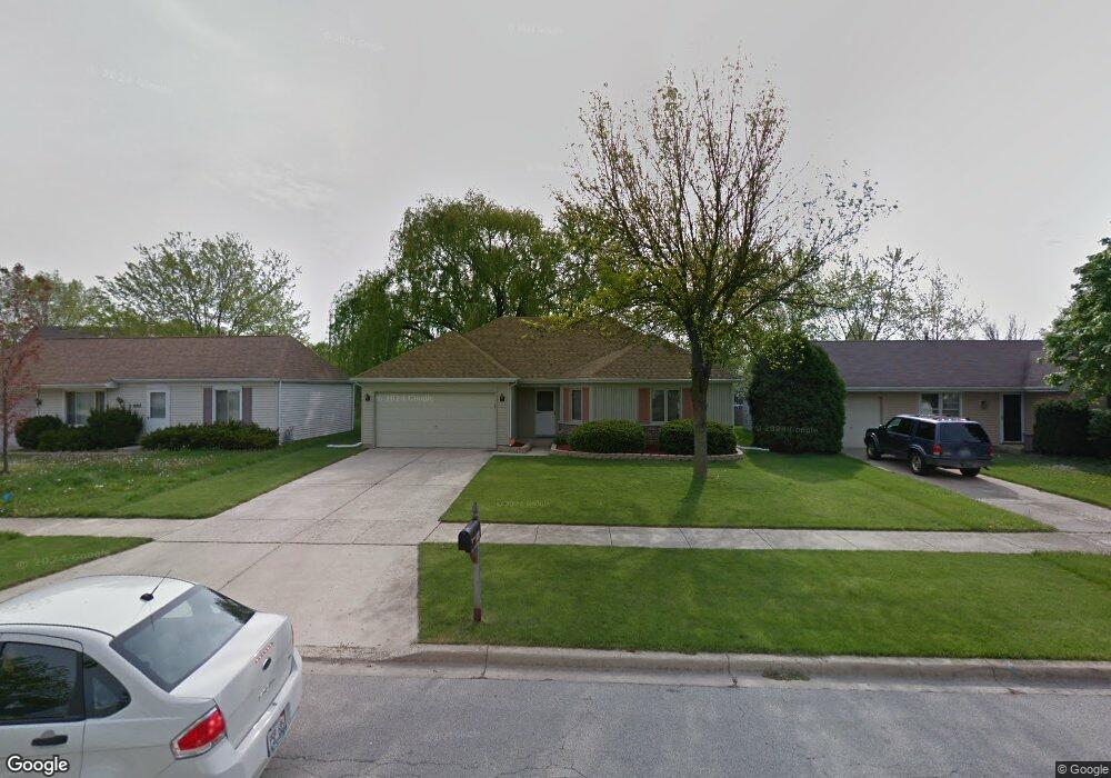 881 Shady Ln, Aurora, IL 60506 - photo 1