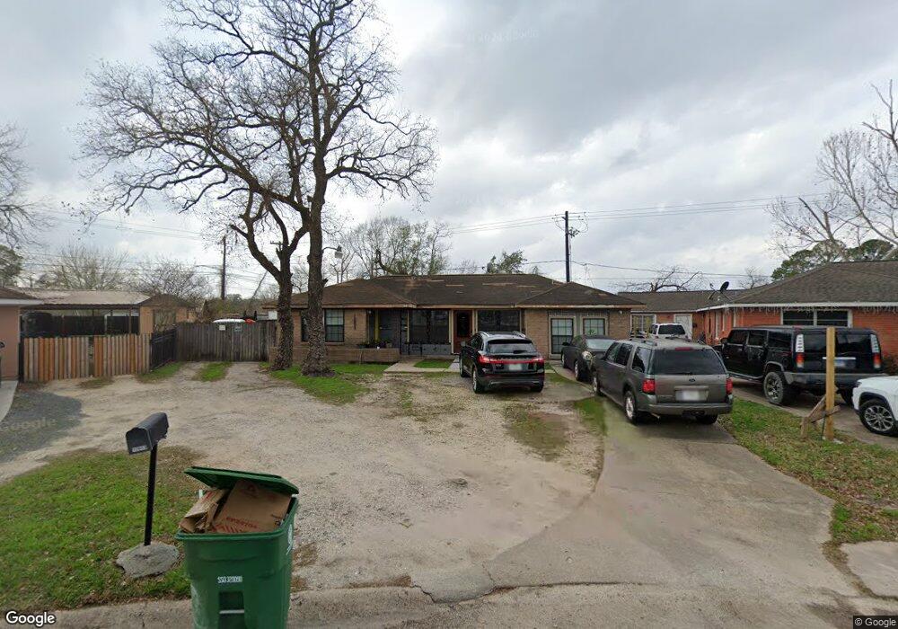 10803 Royal Pine Dr, Houston, TX 77093 - photo 1