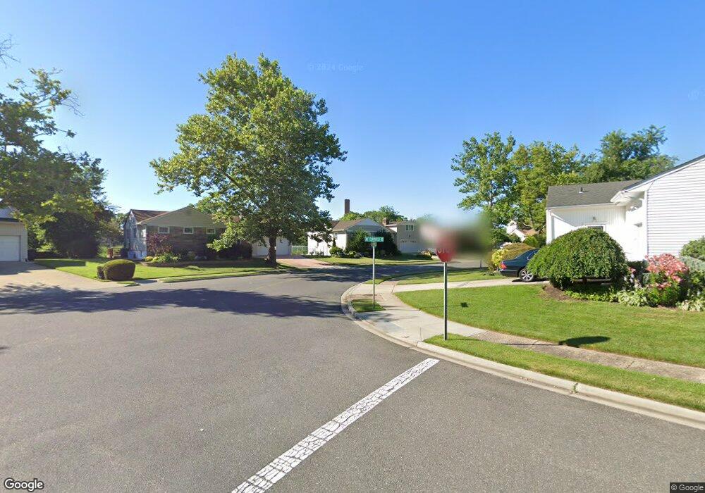 21 Cloverfield Rd S, Valley Stream, NY 11581 - photo 1