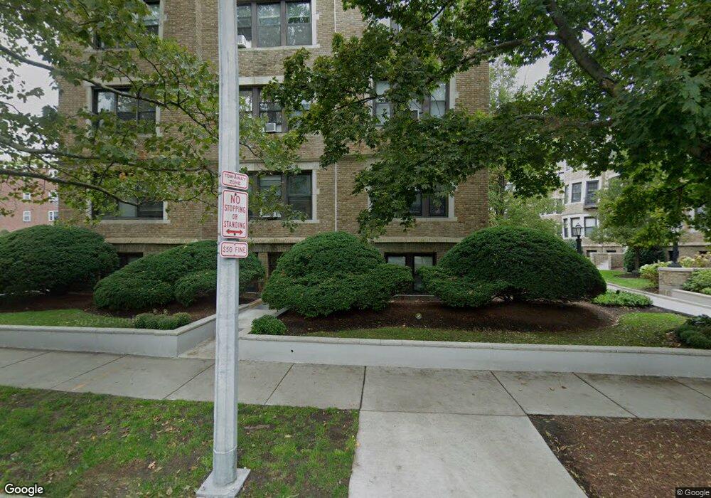 118 Babcock St unit B2, Brookline, MA 02446 - photo 1