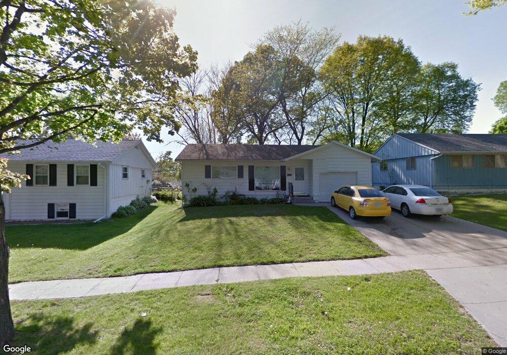 1112 Cheyenne Rd NW, Cedar Rapids, IA 52405 - photo 1