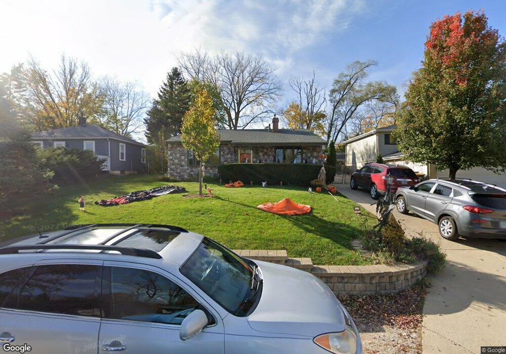 19 Walnut Dr, Lake In the Hills, IL 60156 - photo 1