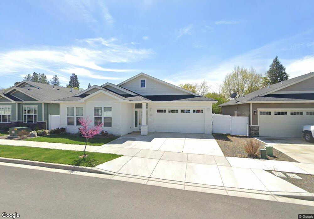 1187 Lindsey Ct, Central Point, OR 97502 - photo 1