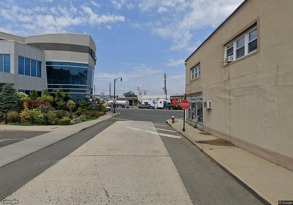 28 Roosevelt St, Lynbrook, NY 11563 - photo 1