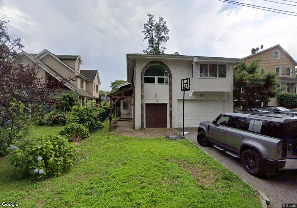 11 Forest Ln, Great Neck, NY 11024 - photo 1