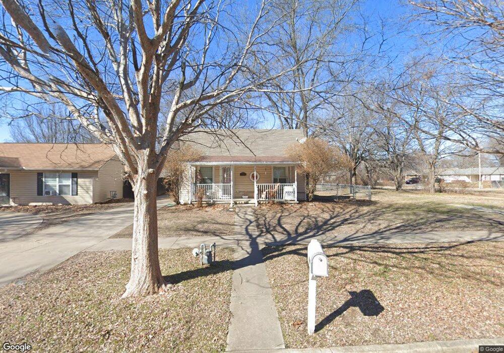 517 N Cherokee Ave, Claremore, OK 74017 - photo 1