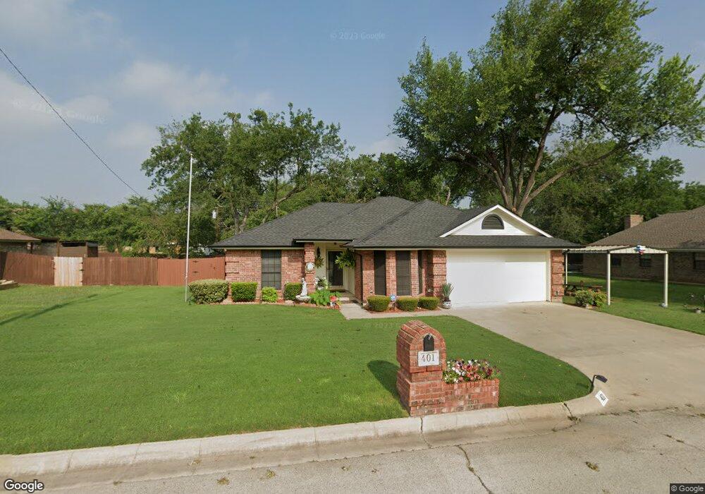 401 Huggins Dr, Springtown, TX 76082 - photo 1