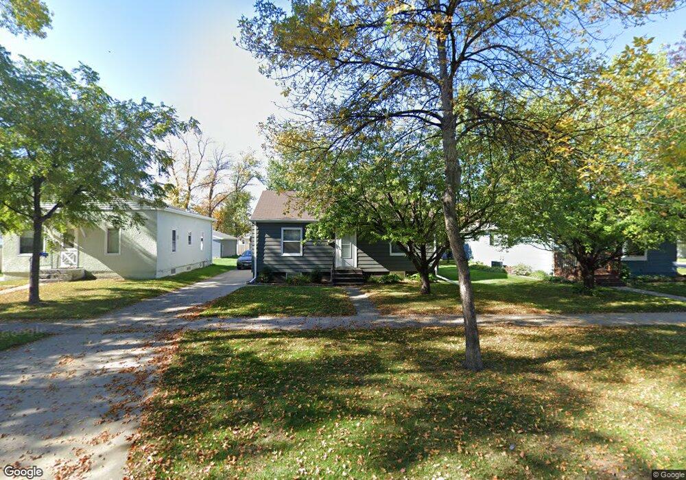906 S 10th St, Grand Forks, ND 58201 - photo 1