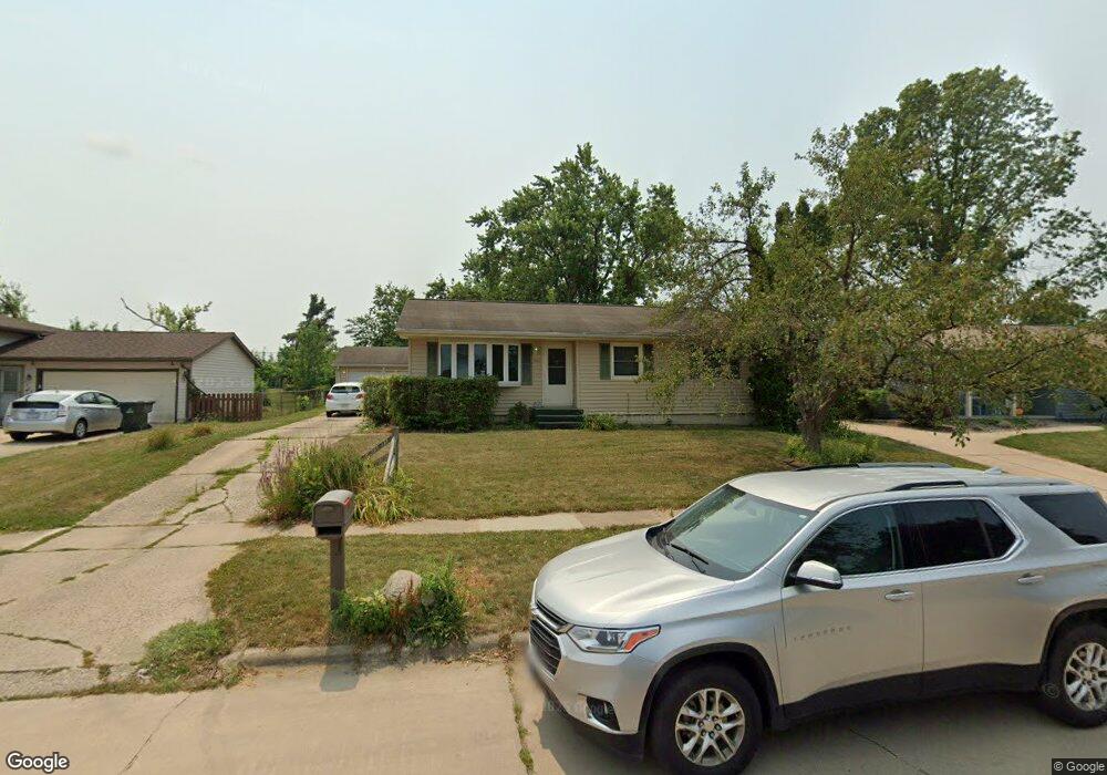 3611 Sue Ln NW, Cedar Rapids, IA 52405 - photo 1