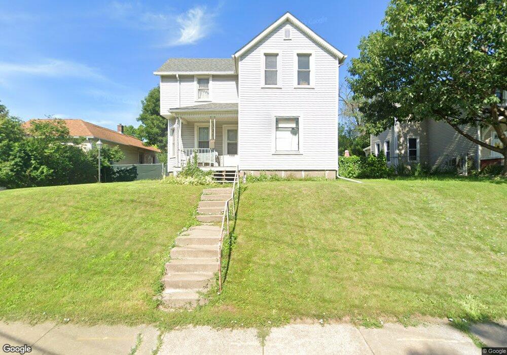 1304 N Division St, Davenport, IA 52804 - photo 1