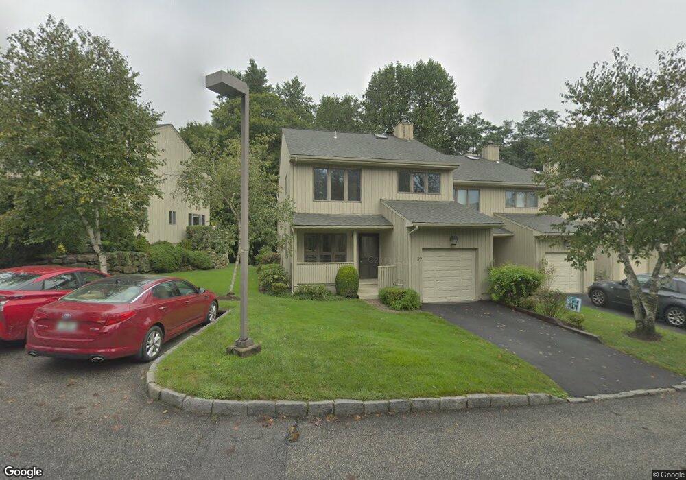 39 Tulip Tree Ln, Mamaroneck, NY 10543 - photo 1