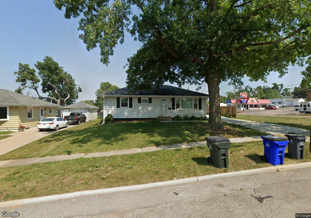313 29th St NW, Cedar Rapids, IA 52405 - photo 1