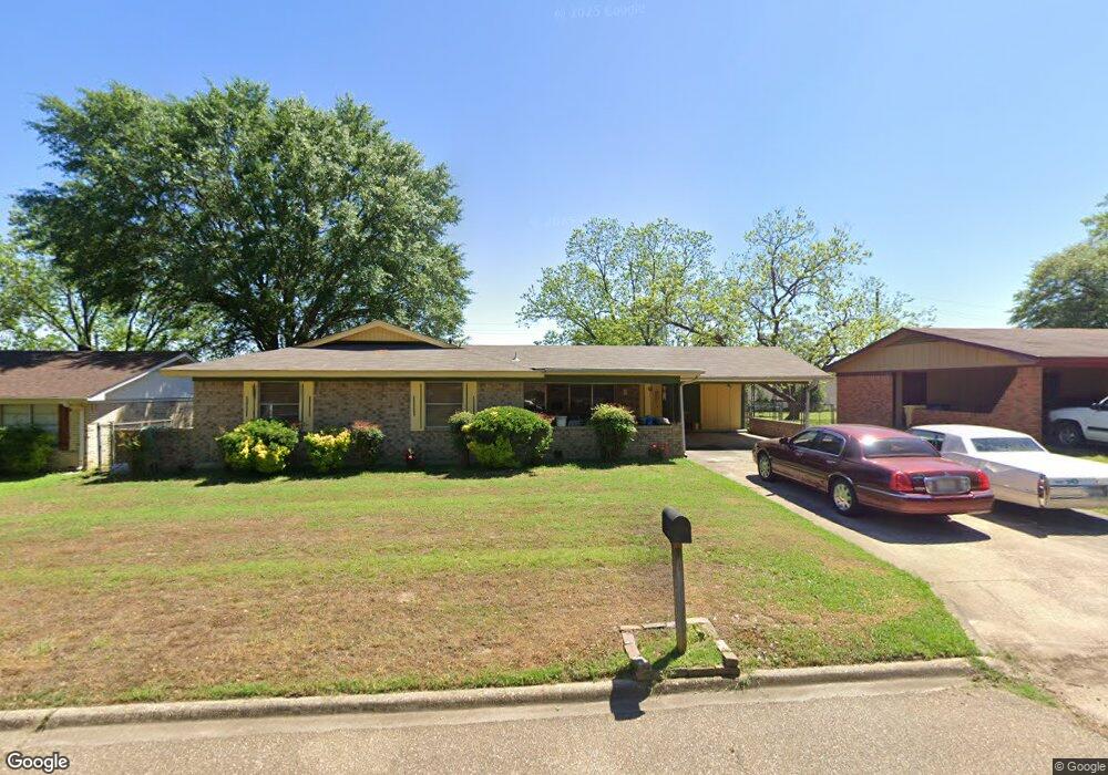 915 Japonica Dr, Wake Village, TX 75501 - photo 1