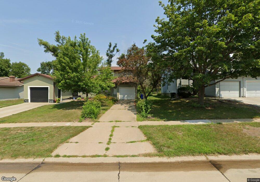 2518 Ellis View Ct NW, Cedar Rapids, IA 52405 - photo 1