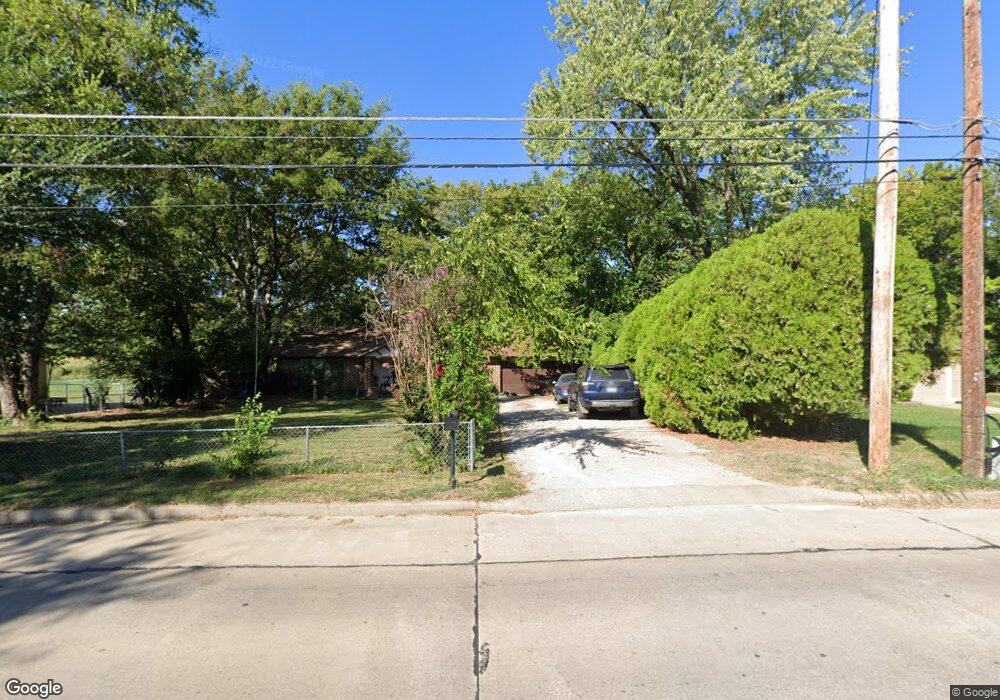 703 S Muskogee Ave, Claremore, OK 74017 - photo 1