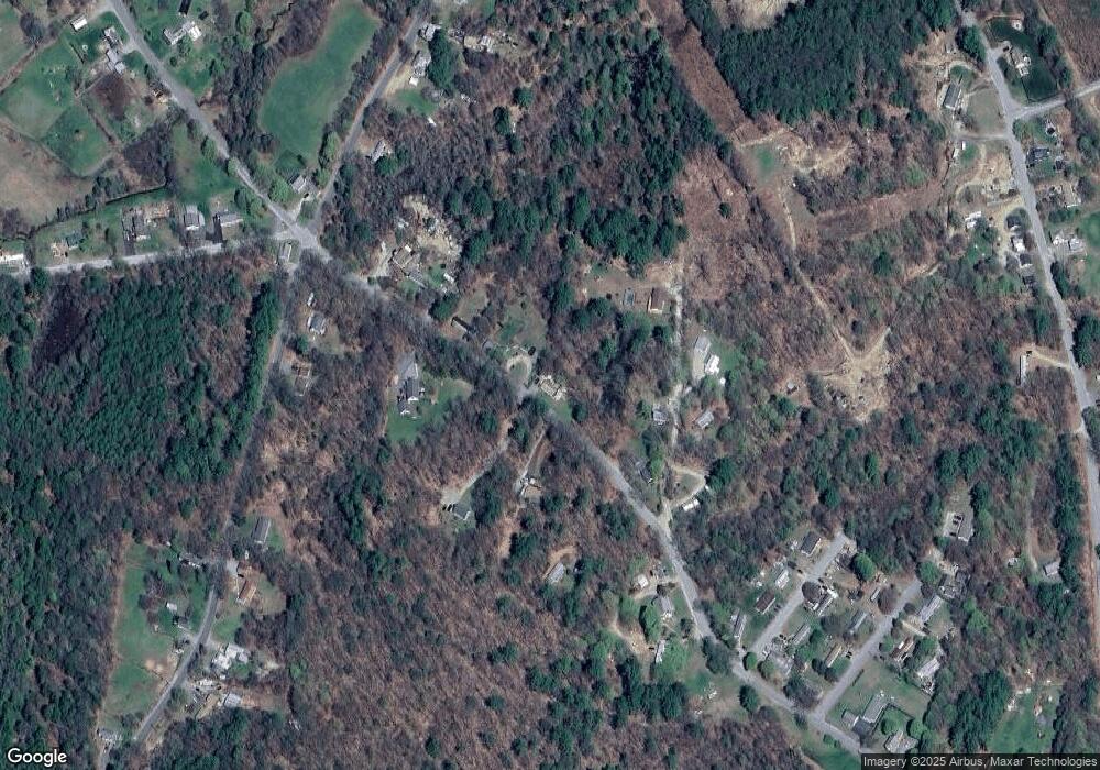 113 Elm St, Winchester, NH 03470 - photo 1