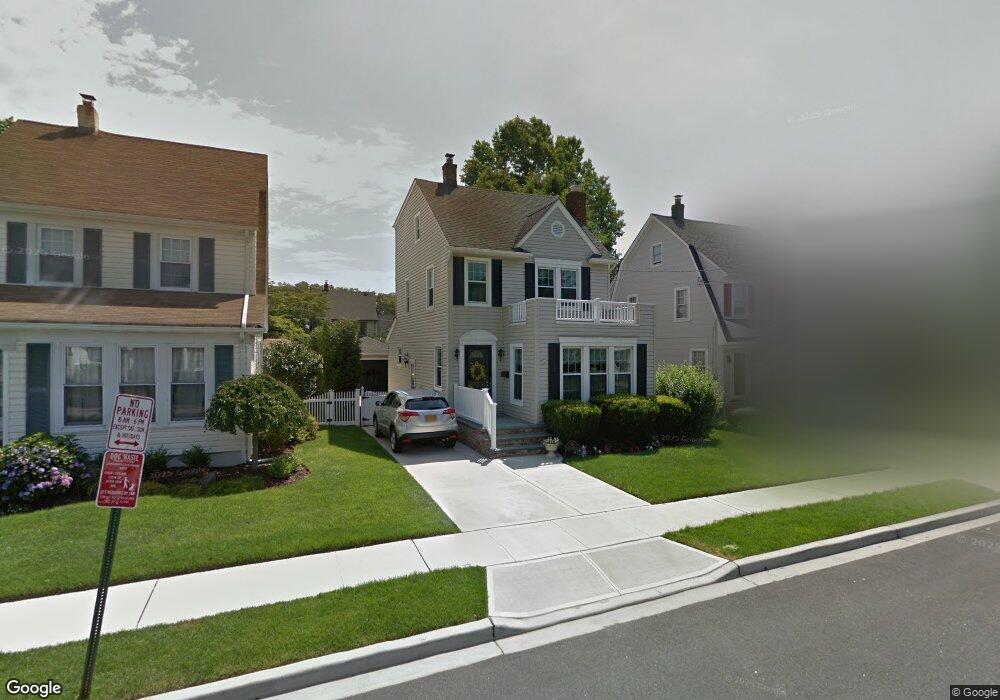 28 Juniper Ave, Mineola, NY 11501 - photo 1