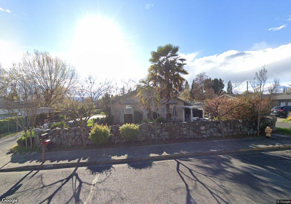 934 NE 11th St, Grants Pass, OR 97526 - photo 1