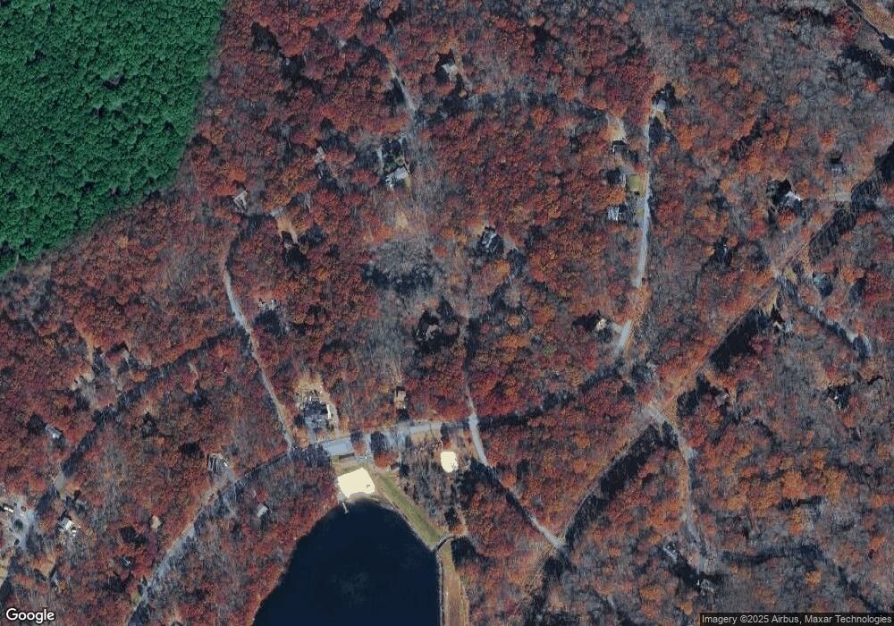 213 Robin Ct, Bushkill, PA 18324 - photo 1