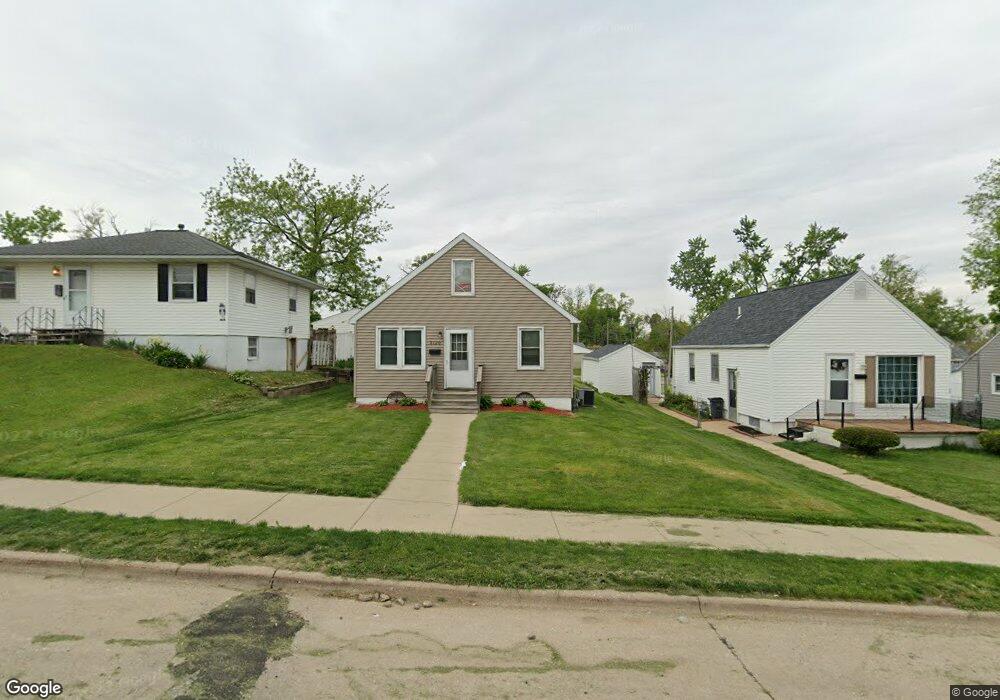 2120 9th St SW, Cedar Rapids, IA 52404 - photo 1