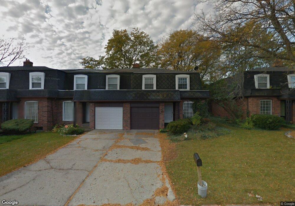 1831 Oakbrook Cir, Flint, MI 48507 - photo 1