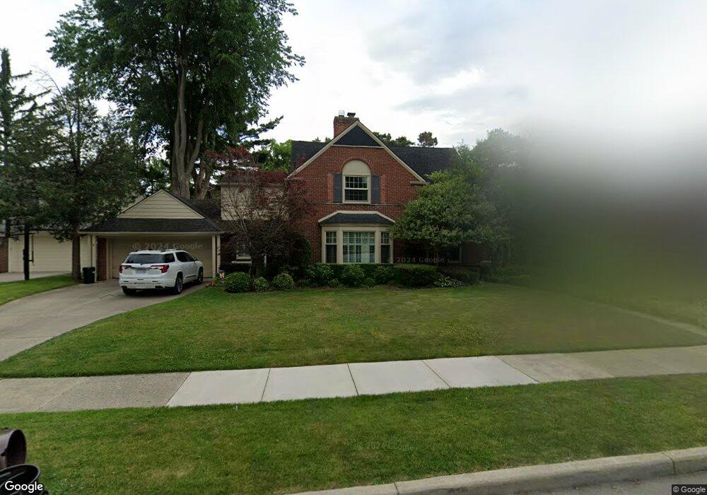 31 Radnor Cir, Grosse Pointe Farms, MI 48236 - photo 1