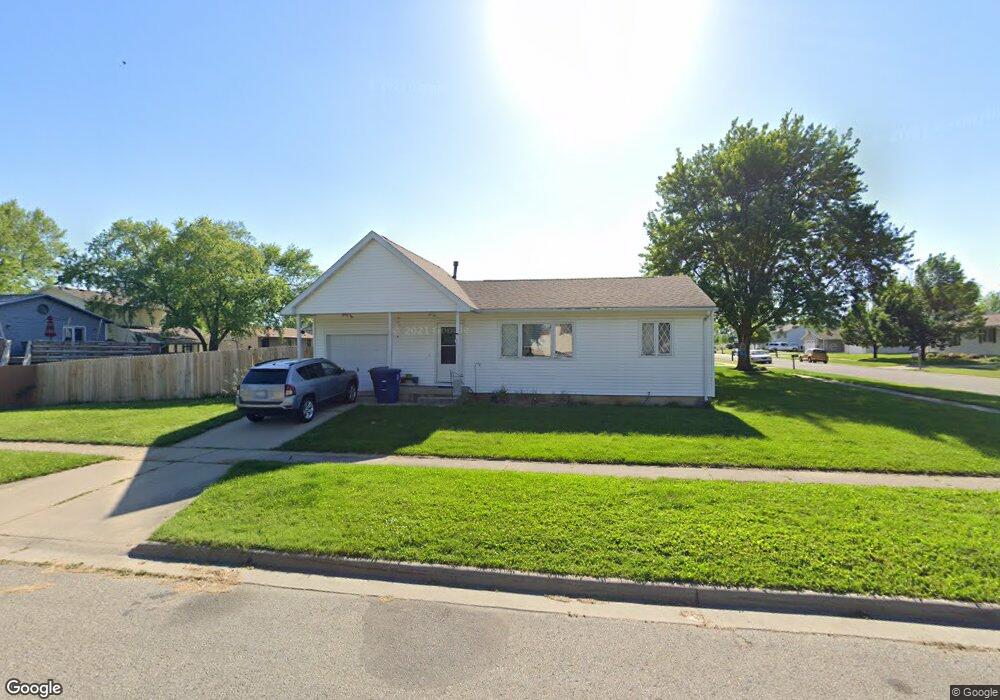 1106 Heartland Hills Dr, Waterloo, IA 50701 - photo 1