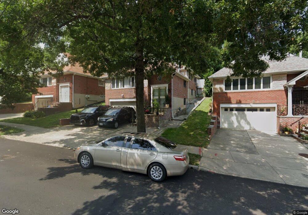 6907 Little Neck Pkwy, Glen Oaks, NY 11004 - photo 1