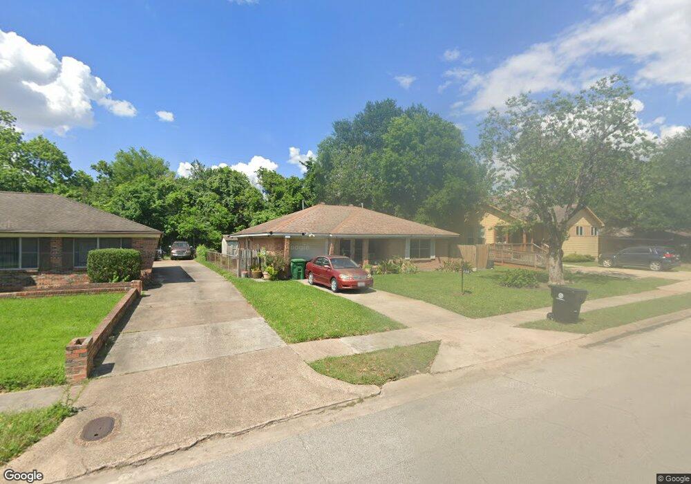 419 E Delz Dr, Houston, TX 77022 - photo 1
