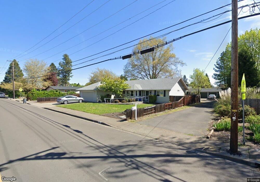 924 N 3rd St, Central Point, OR 97502 - photo 1