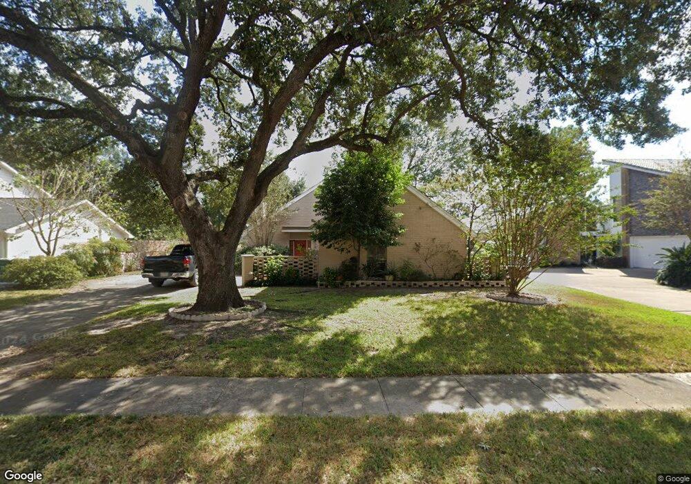 5927 Donwhite Ln, Houston, TX 77088 - photo 1