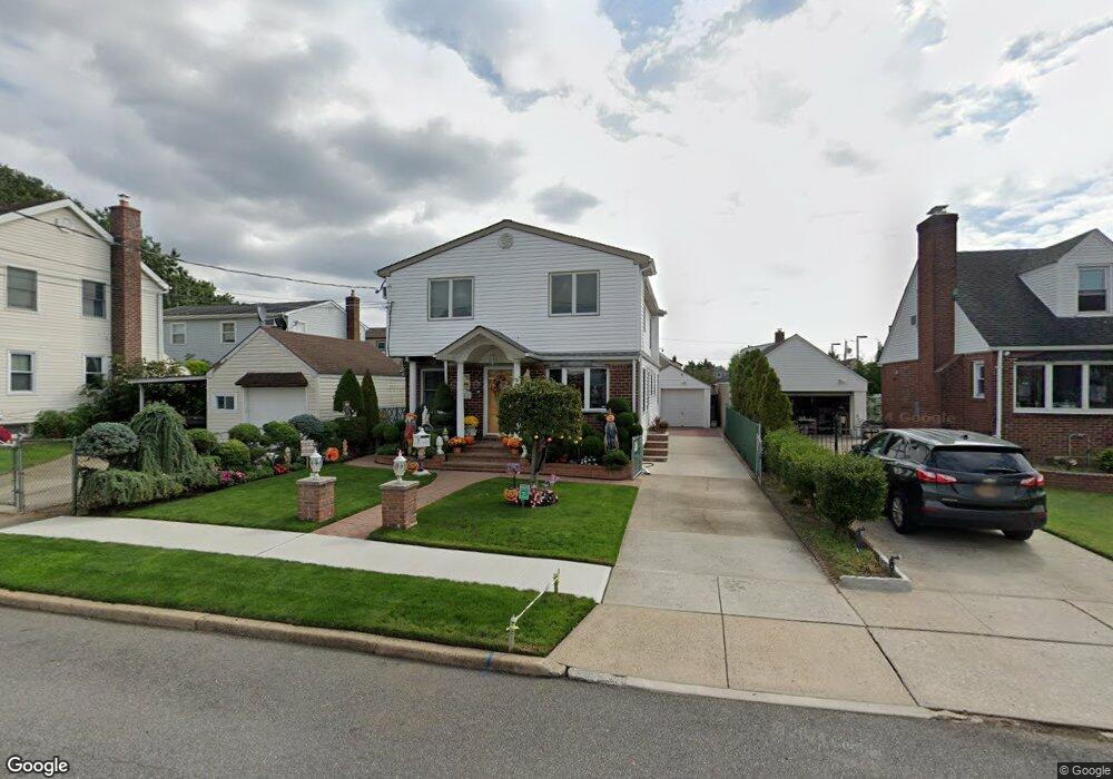 461 Washington Place, Mineola, NY 11501 - photo 1