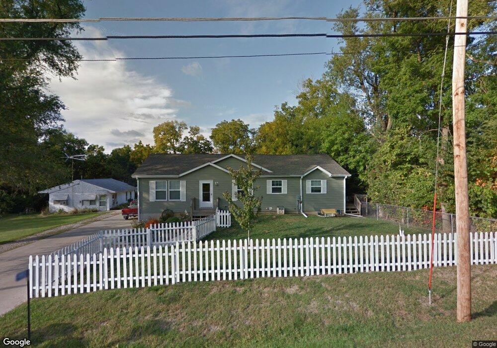 482 Hazel Ave, Newton, IA 50208 - photo 1