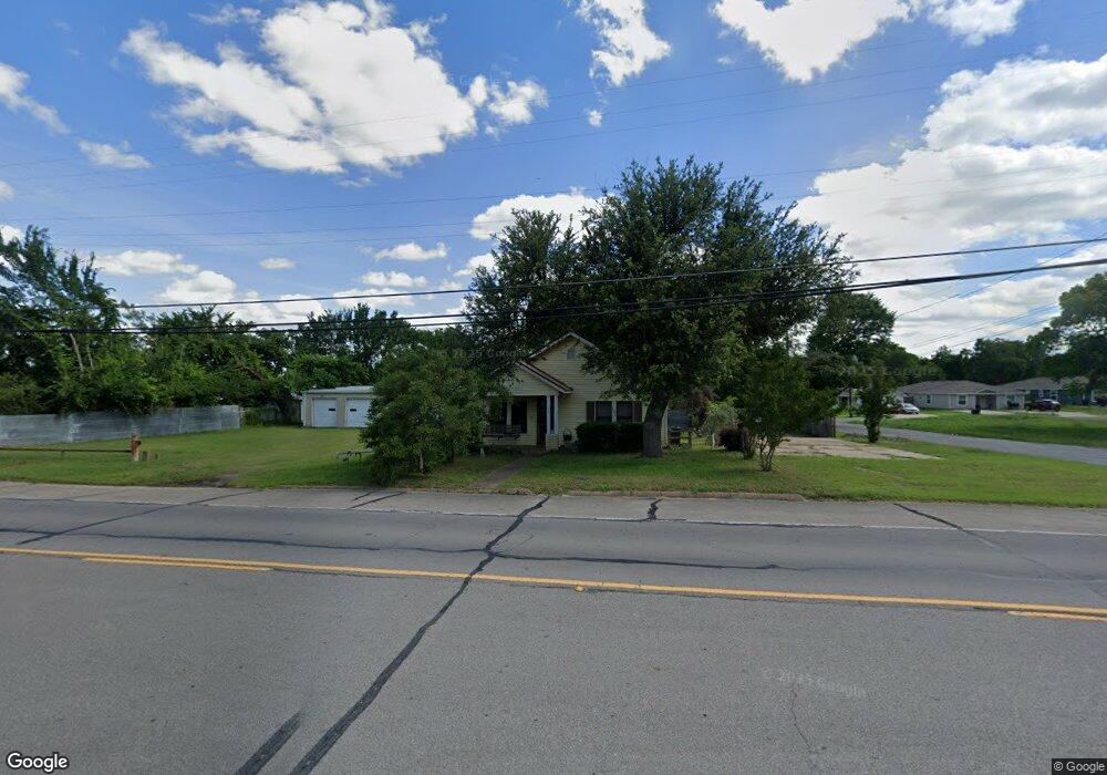 702 E Sam Rayburn Dr, Bonham, TX 75418 - photo 1