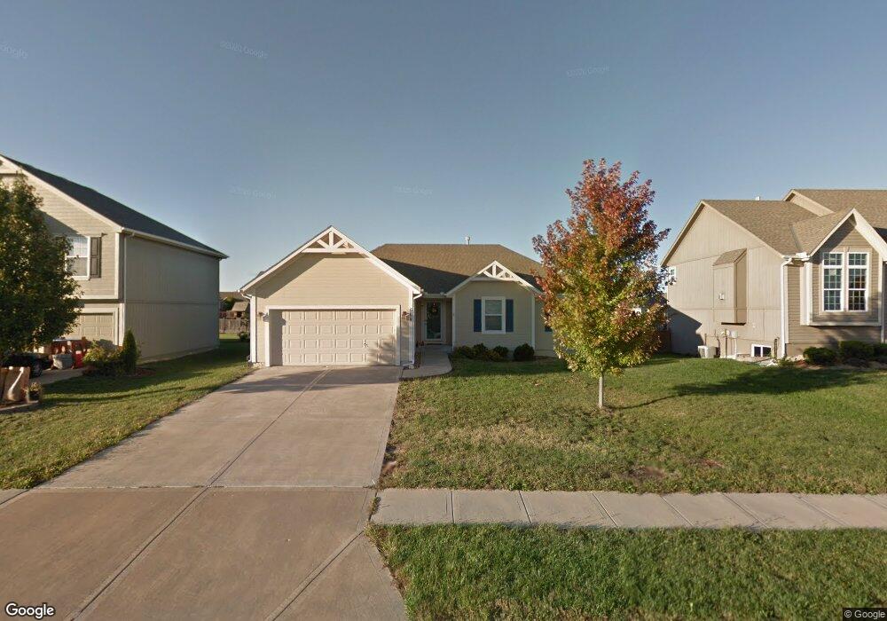 564 E Pawnee Ln, Gardner, KS 66030 - photo 1