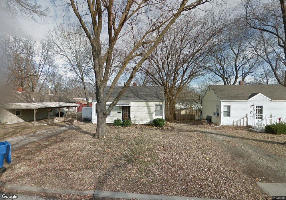 832 SW Frazier Ave, Topeka, KS 66606 - photo 1