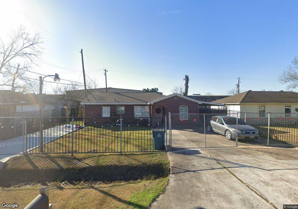 11711 Maymount Ln, Houston, TX 77093 - photo 1