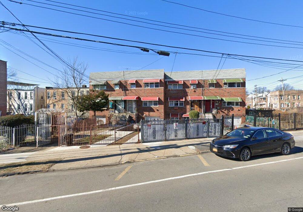 653 Soundview Ave, Bronx, NY 10473 - photo 1