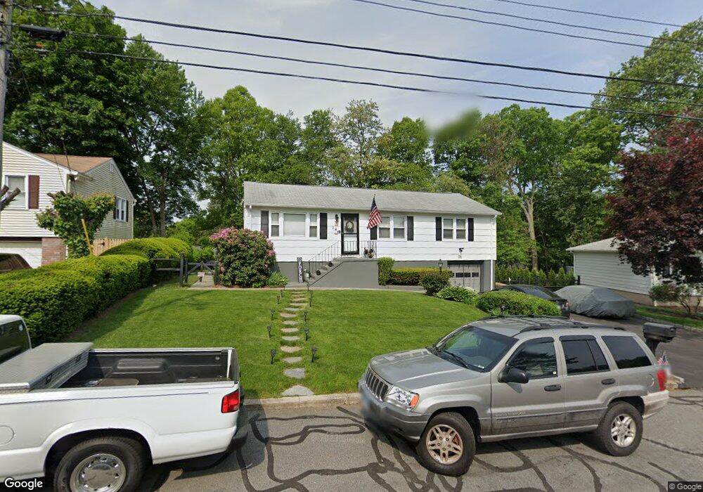 184 Nautilus Rd, Bridgeport, CT 06606 - photo 1