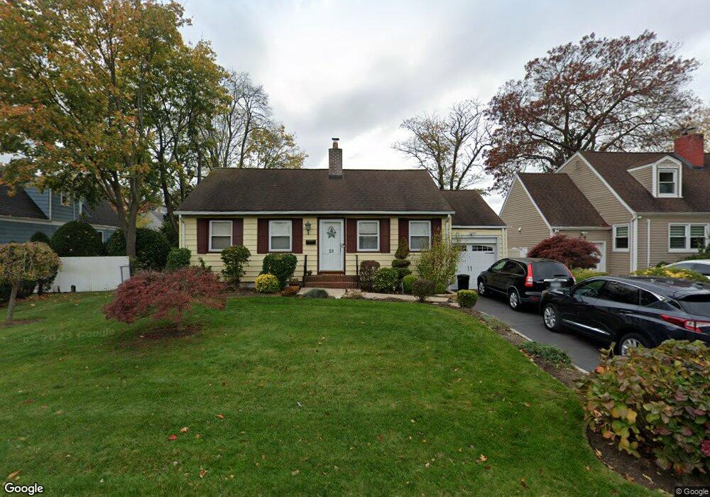 23 Berwick Rd, Hewlett, NY 11557 - photo 1
