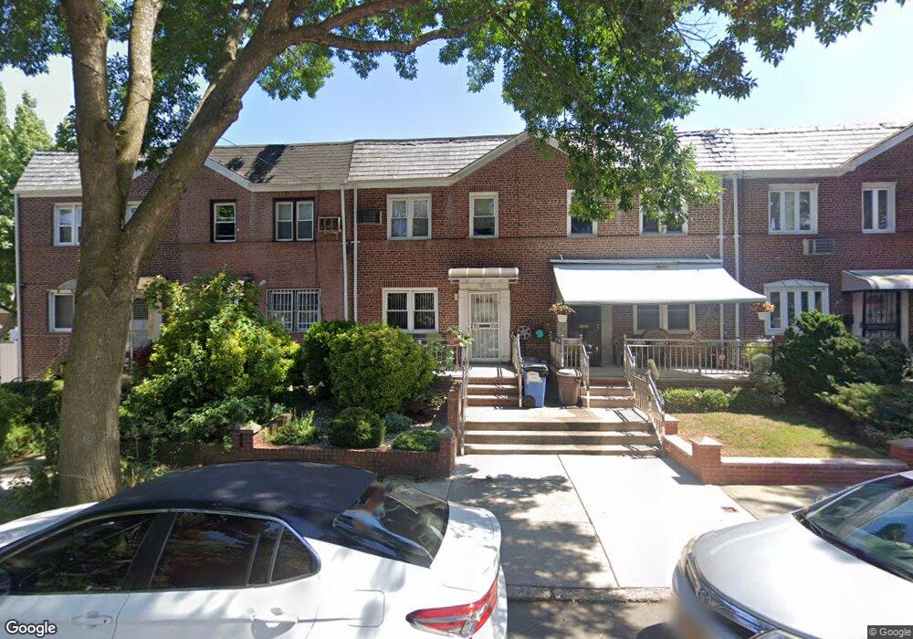 7505 167th St, Fresh Meadows, NY 11366 - photo 1