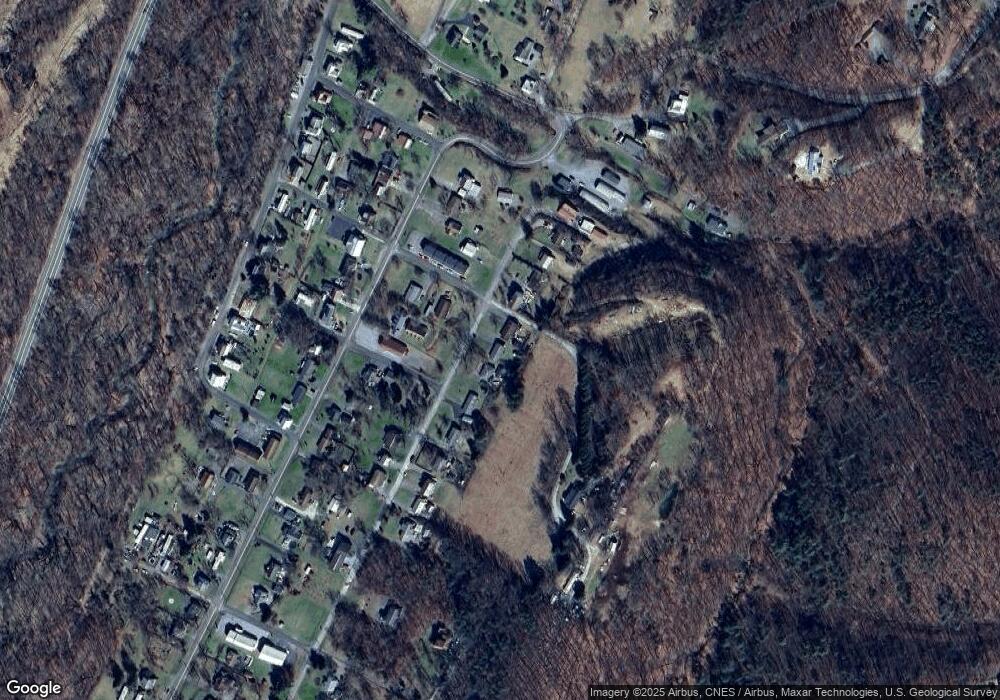 332 N Laurel Ave, Berkeley Springs, WV 25411 - photo 1