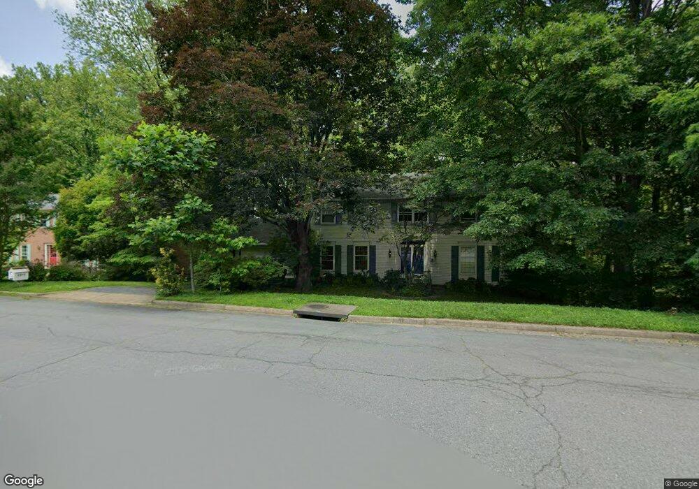 8900 Lynnhurst Dr, Fairfax, VA 22031 - photo 1