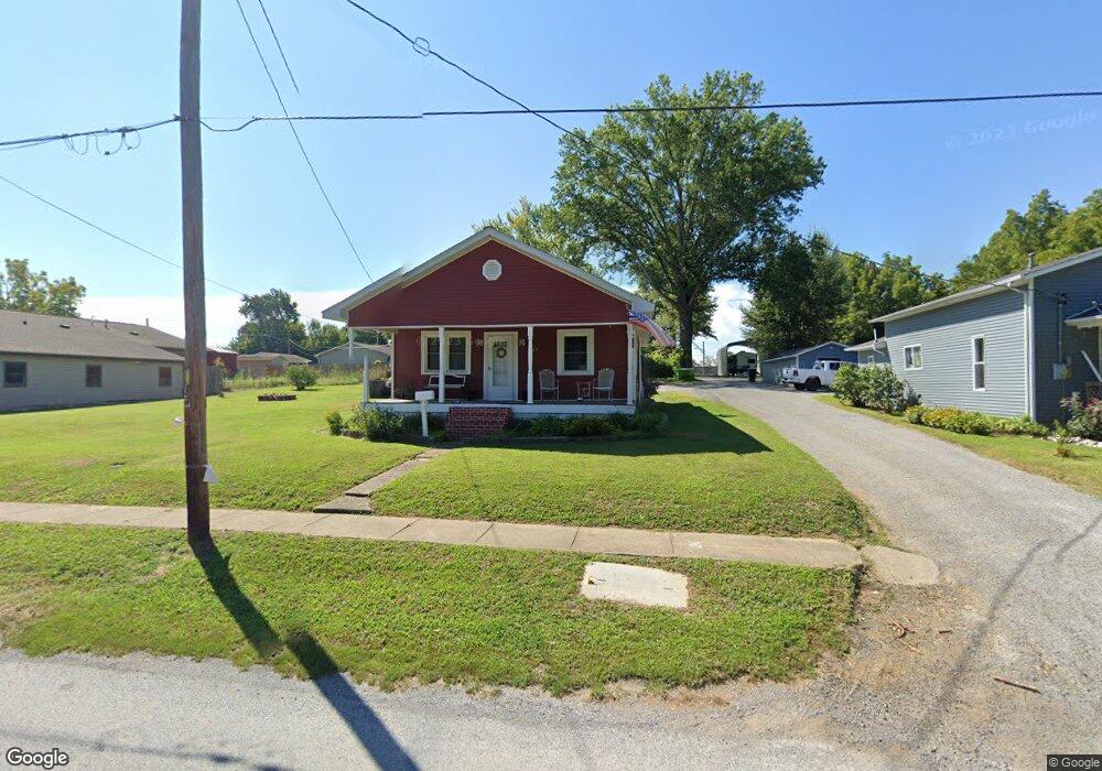 1229 W Barnett St, Harrisburg, IL 62946 - photo 1