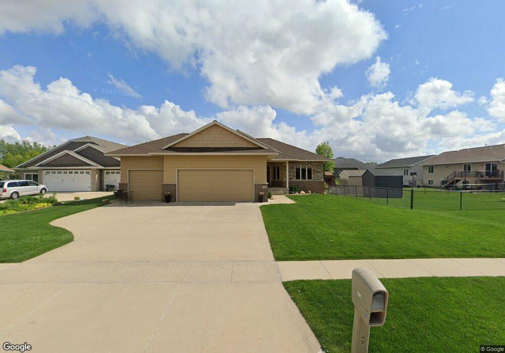 1022 Erik Rd, Cedar Falls, IA 50613 - photo 1