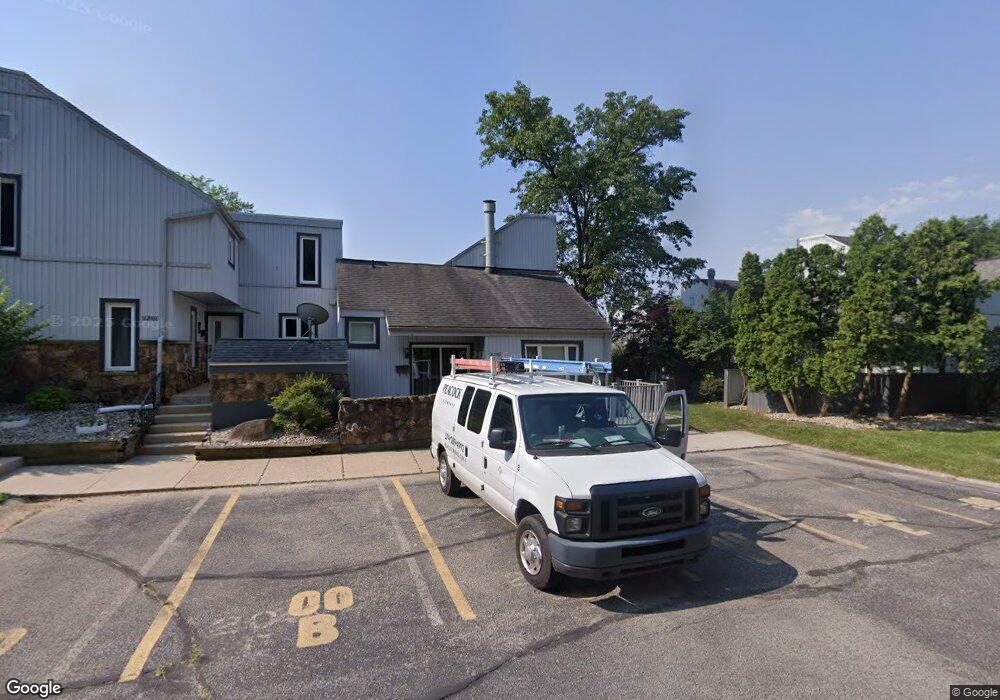 18200 Stoneridge St unit C, South Bend, IN 46637 - photo 1