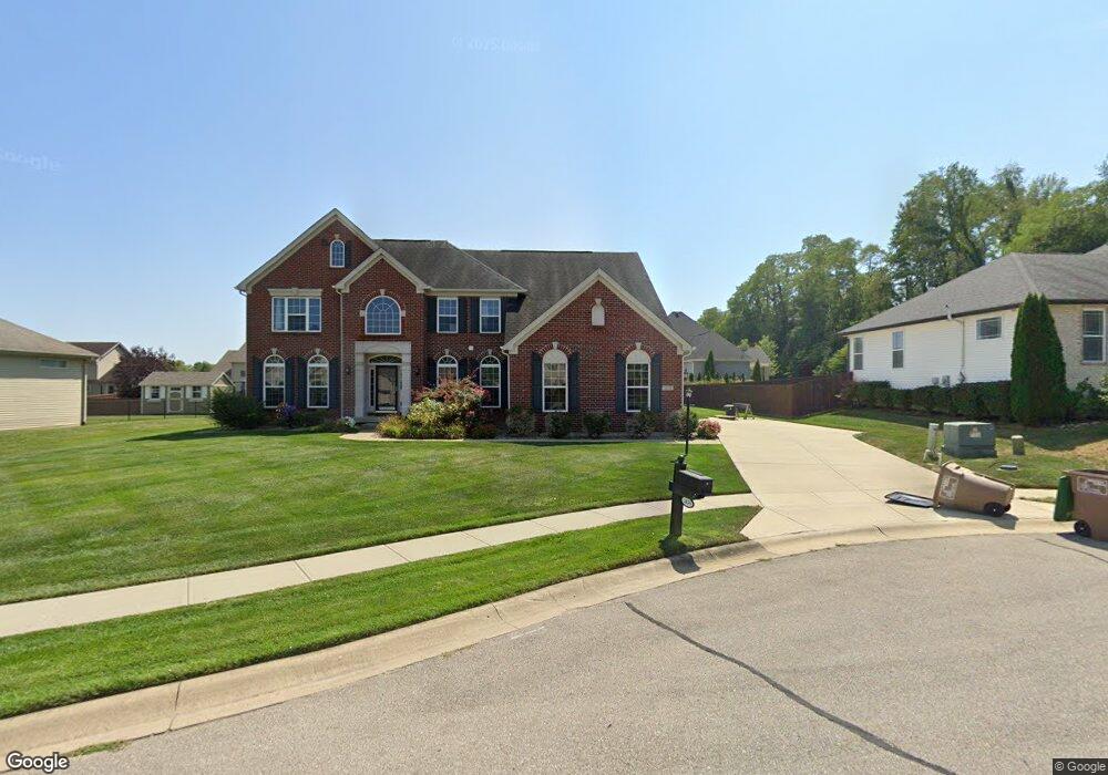 2879 Buttercup Ct W, Columbus, IN 47201 - photo 1